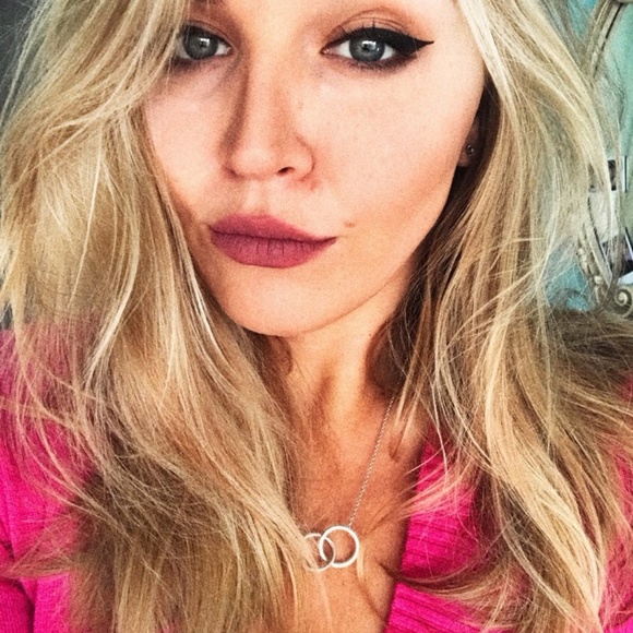 Meet your Posher, Lola - Picture 4 of 6